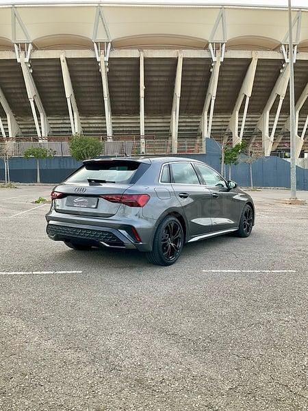 Usado Audi A3 Ambiente 150 CV (110 kW) 2025 Gris / plata Berlina