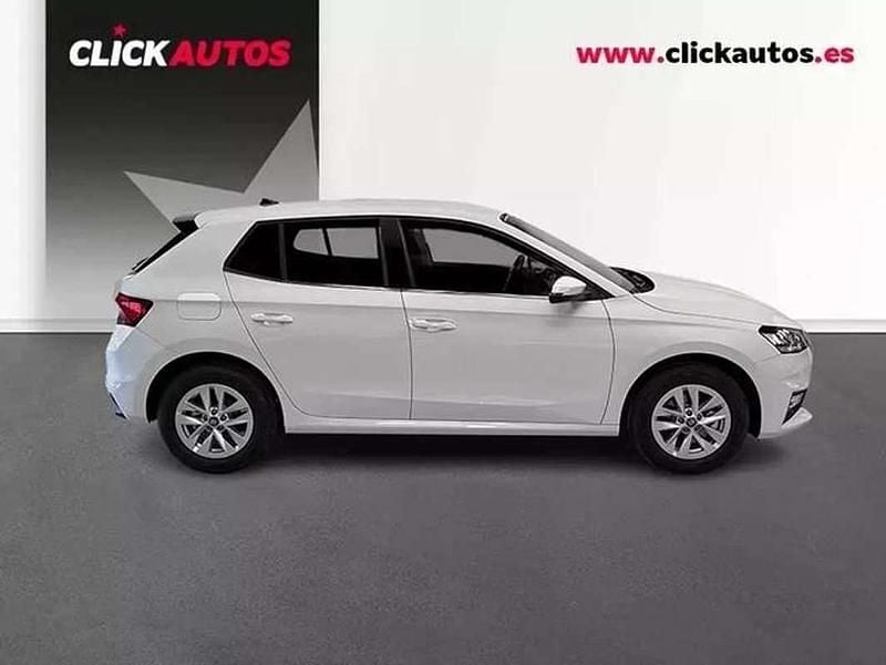 Usado Skoda Fabia Selection 116 CV (85 kW) 2025 Blanco Utilitario