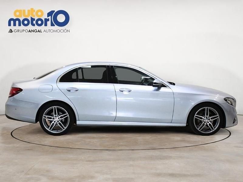 Usado Mercedes E220 194 CV (142 kW) 2017 Plata diamante Berlina