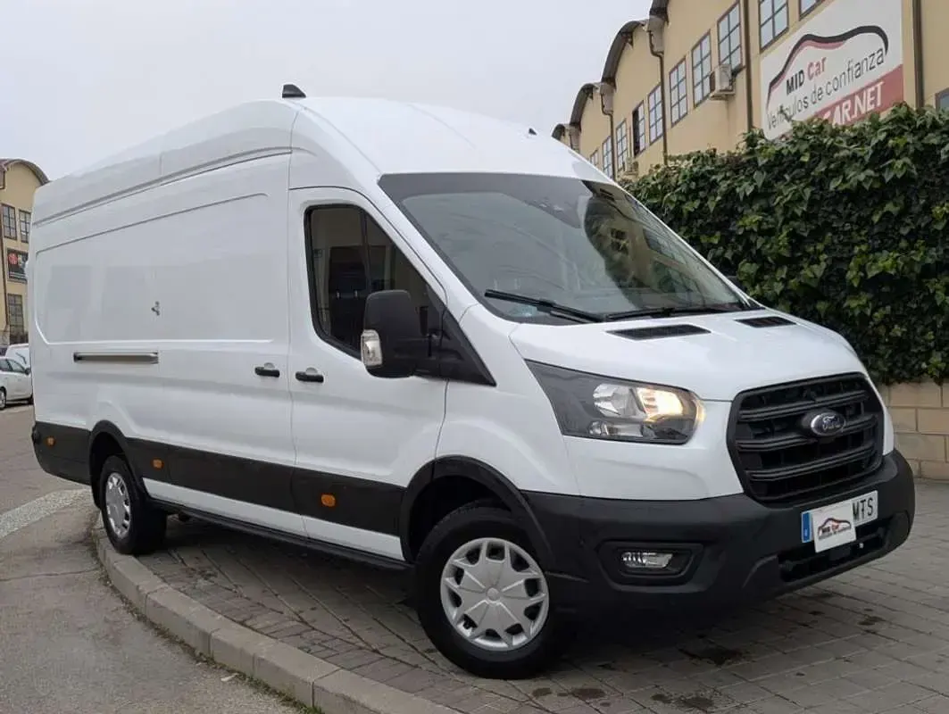 Käytetty Ford Transit Trend 170 HP (125 kW) 2024 Valkoinen Van