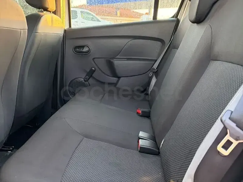 Usado Dacia Sandero Ambiance 75 CV (55 kW) 2014 Blanco Berlina