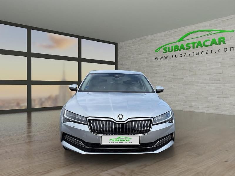 Usado Skoda Superb Style 218 CV (160 kW) 2021 Gris