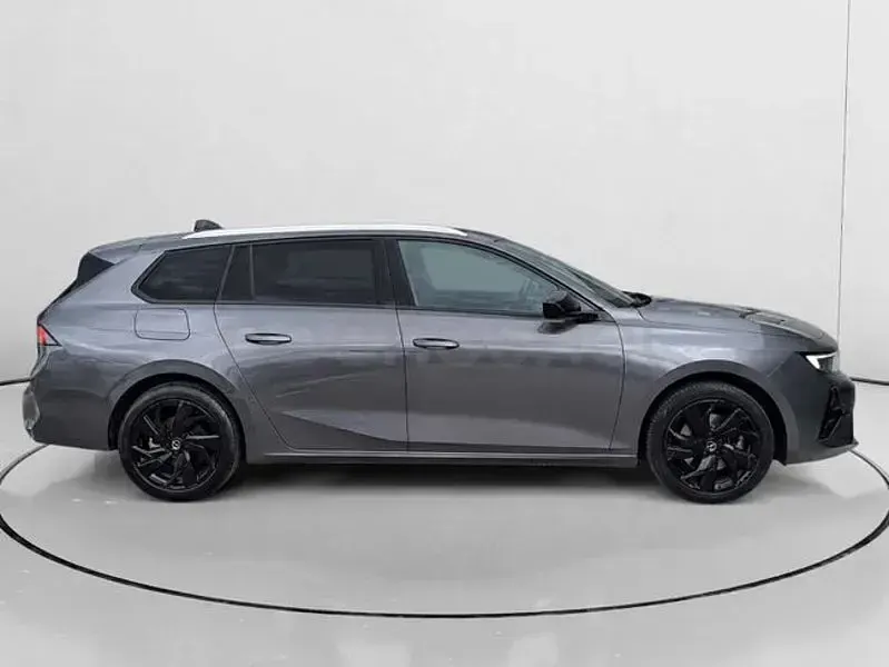 Usado Opel Astra Edition 130 CV (95 kW) 2024 Gris / plata Utilitario