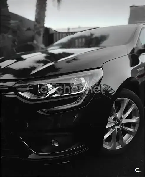 Usado Renault Mégane IV Zen 130 CV (95 kW) 2018 Negro Berlina