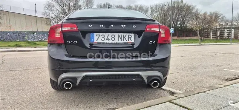 Usado Volvo S60 R-Design Momentum 181 CV (133 kW) 2014 Negro Berlina