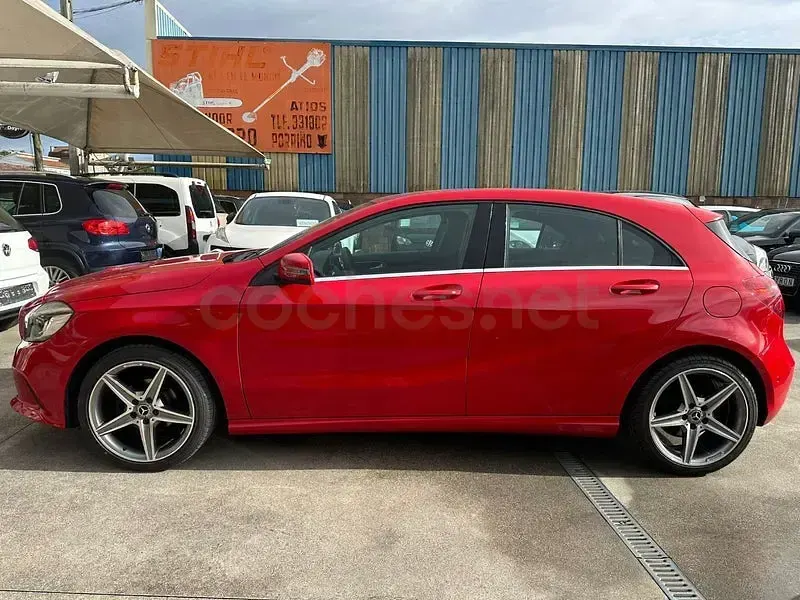 Usado Mercedes A180 Urban 109 CV (80 kW) 2016 Rojo Berlina