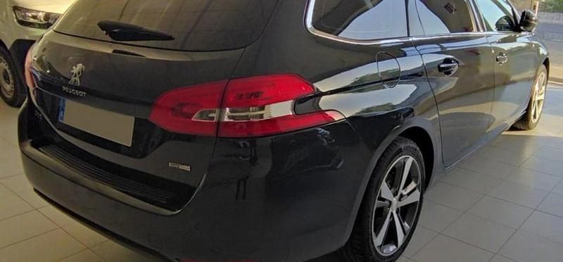 Usado Peugeot 308 Allure 131 CV (96 kW) 2016 Azul oscuro Familiar