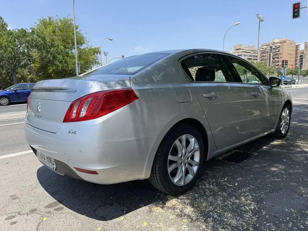 Usado Peugeot 508 Active 163 CV (119 kW) 2012 Plateado Berlina