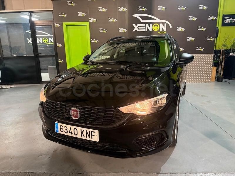 Usado Fiat Tipo Easy 120 CV (88 kW) 2018 Negro Familiar