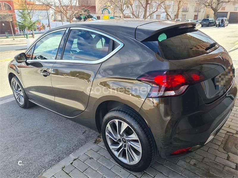 Usado Citroën DS4 120 CV (88 kW) 2014 Marrón Utilitario
