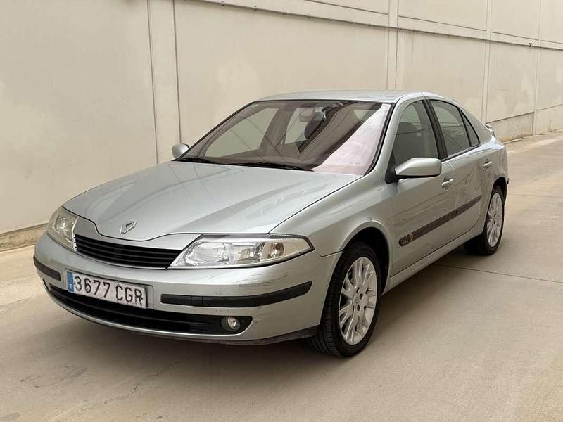 Gris / plata Usado 2003 Renault Laguna II Dynamique Berlina | 1990 € (Precio justo) - Imagen 1/4