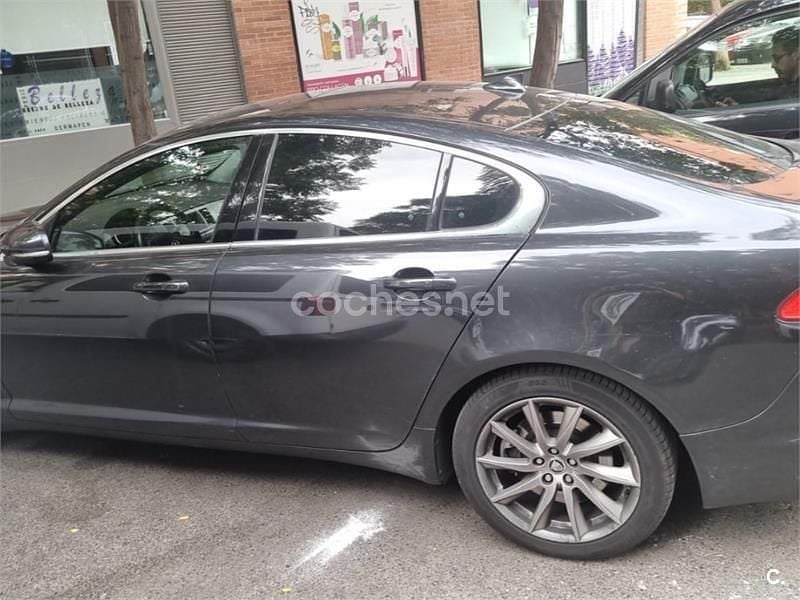 Negro Usado 2013 Jaguar XF Luxury Berlina | 9900 € (Precio justo) - Imagen 1/4