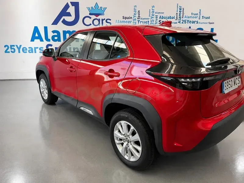 Usado Toyota Yaris Hybrid Active 116 CV (85 kW) 2022 Rojo SUV