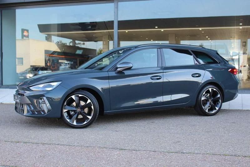 Usado Cupra Leon 150 CV (110 kW) 2024 Gris Familiar