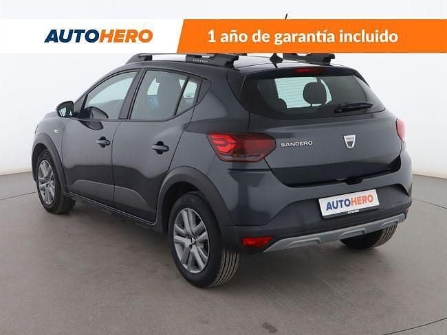 Usado Dacia Sandero Comfort 91 CV (66 kW) 2021 Gris Utilitario
