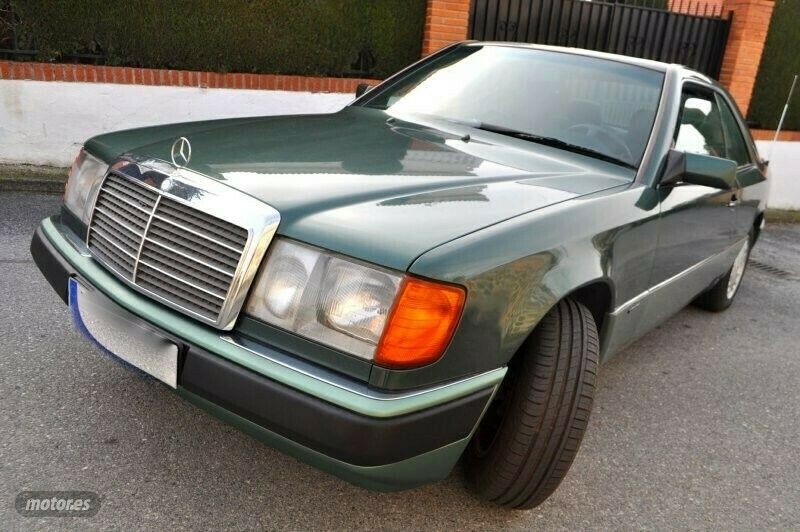 Usado Mercedes E220 Elegance 150 CV (110 kW) 1994 Verde Coupe
