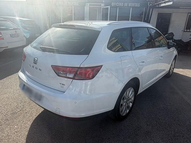 Usado Seat Leon Style 150 CV (110 kW) 2016 Blanco Familiar