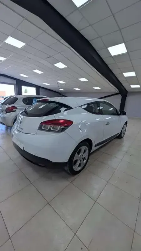 Usado Renault Mégane Dynamique 131 CV (96 kW) 2010 Blanco Coupe