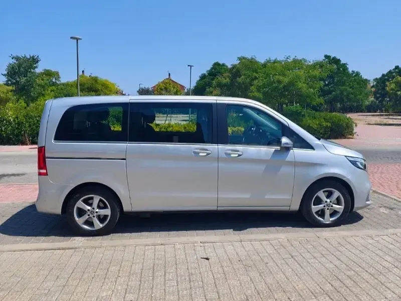 Usado Mercedes V220 Avantgarde 163 CV (119 kW) 2022 Gris / plata Monovolumen