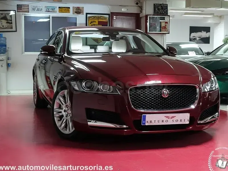 Usado Jaguar XF Portfolio 180 CV (132 kW) 2016 Granate Berlina