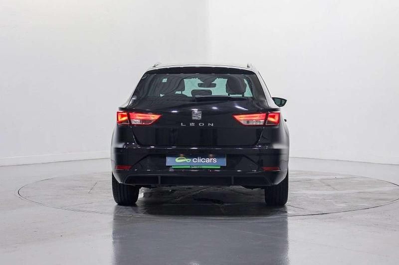 Usado Seat Leon ST Style 116 CV (85 kW) 2019 Negro Familiar