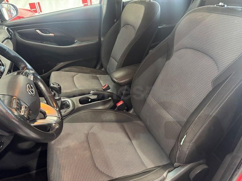 Usado Hyundai i30 GO! 95 CV (69 kW) 2019 Rojo Berlina