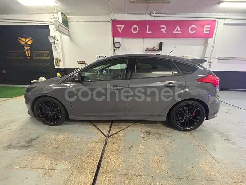 Usado Ford Focus ST 185 CV (136 kW) 2015 Gris / plata Berlina