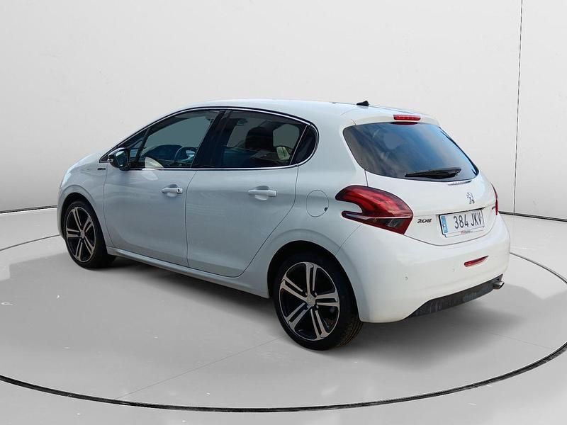 Usado Peugeot 208 GT-line 110 CV (80 kW) 2015 Blanco Utilitario