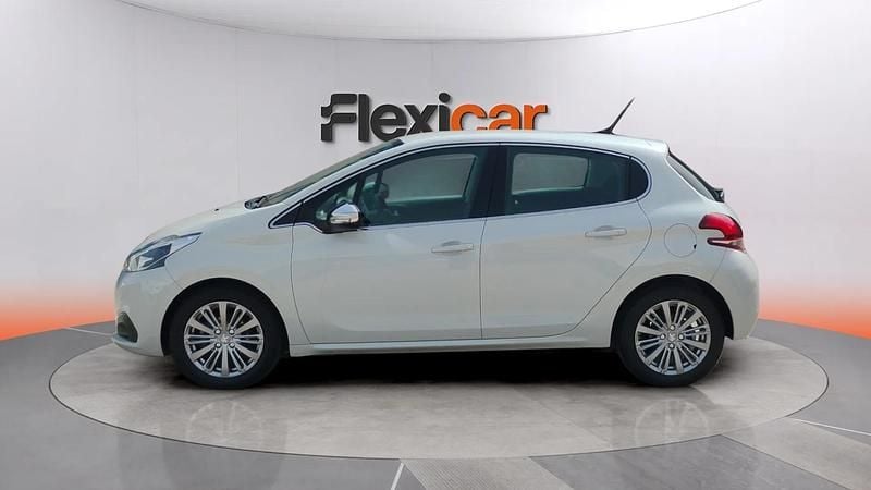 Usado Peugeot 208 GT-line 110 CV (80 kW) 2018 Blanco Utilitario