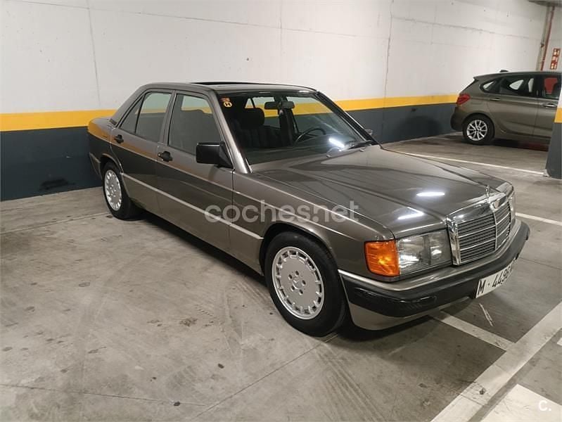 Usado Mercedes 190 126 CV (92 kW) 1992 Beige Berlina