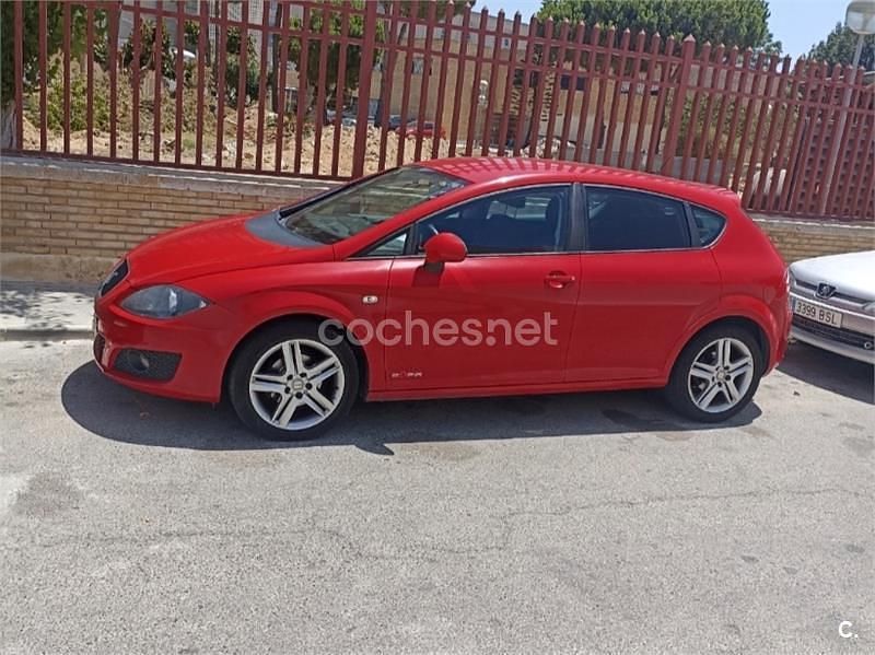 Usado Seat Leon Copa 105 CV (77 kW) 2011 Rojo Utilitario