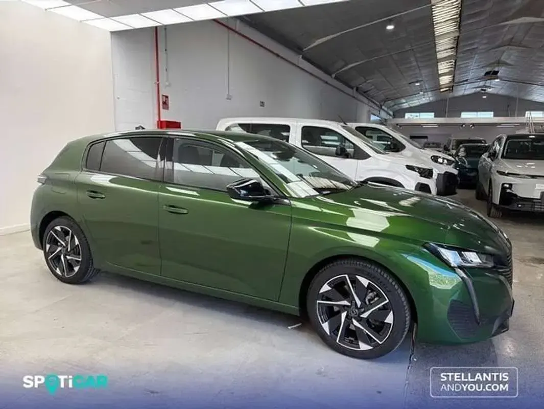 Usado Peugeot 308 Allure 131 CV (96 kW) 2022 Verde Utilitario