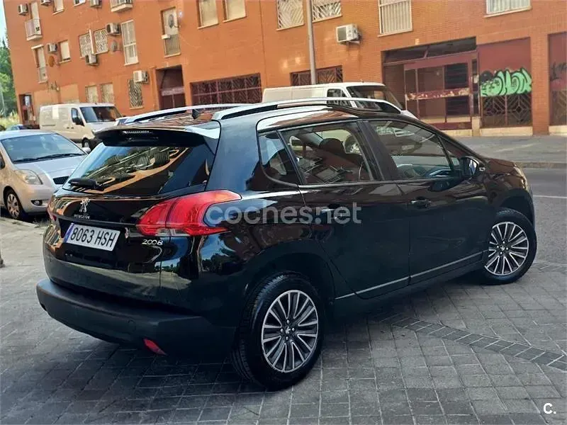 Usado Peugeot 2008 Active 82 CV (60 kW) 2013 Negro SUV