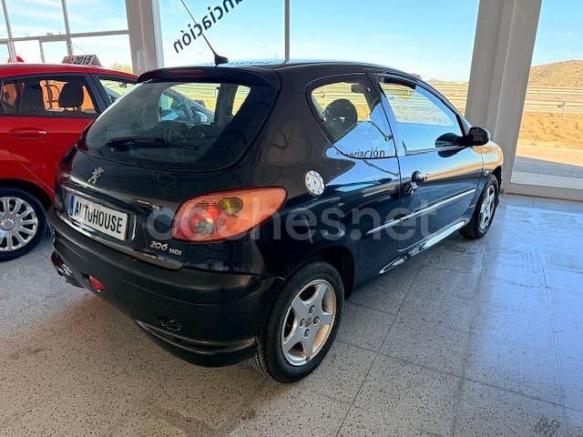 Usado Peugeot 206 70 CV (51 kW) 2005 Negro Berlina