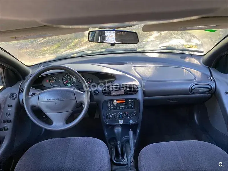 Usado Chrysler Stratus 133 CV (97 kW) 2000 Gris / plata Berlina