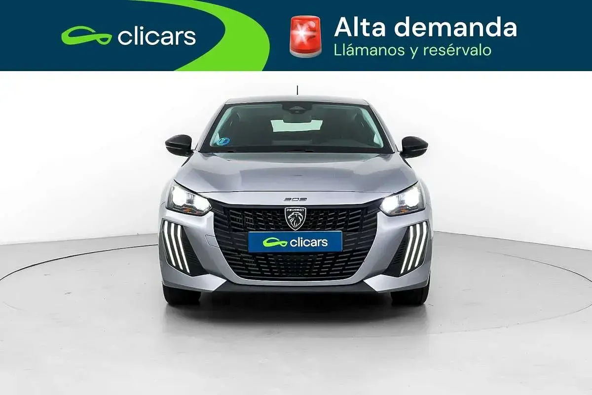 Usado Peugeot 208 Style 101 CV (74 kW) 2025 Plateado Utilitario