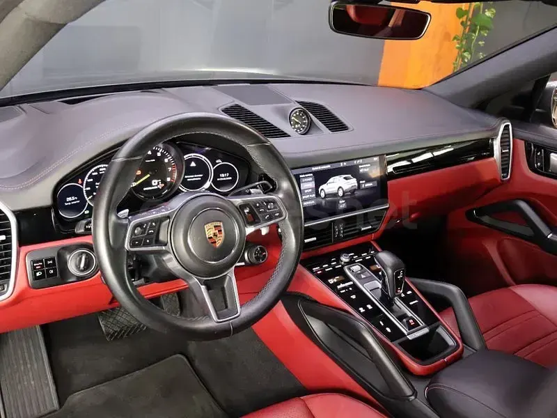 Usado Porsche Cayenne 462 CV (339 kW) 2020 Gris / plata SUV
