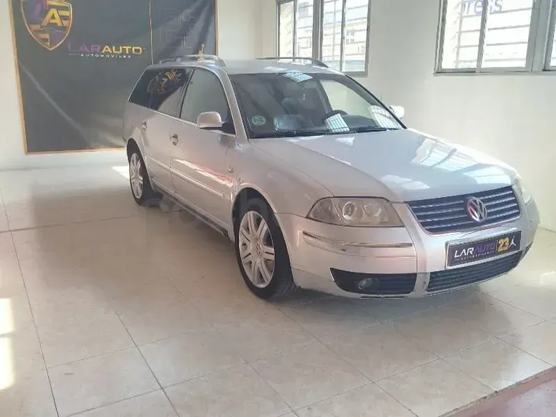 Usado VW Passat Highline 150 CV (110 kW) 2003 Gris / plata Familiar