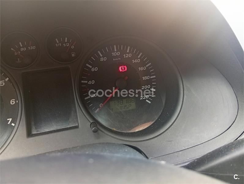 Usado Seat Ibiza 75 CV (55 kW) 2002 Gris / plata Berlina