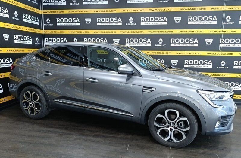 Usado Renault Arkana Techno 145 CV (106 kW) 2023 Gris SUV