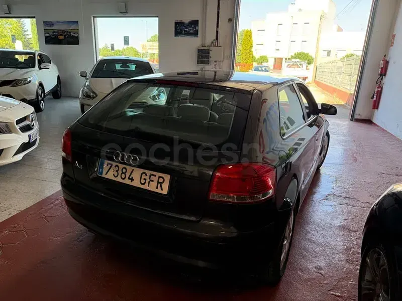 Usado Audi A3 Ambiente 105 CV (77 kW) 2009 Gris / plata Utilitario