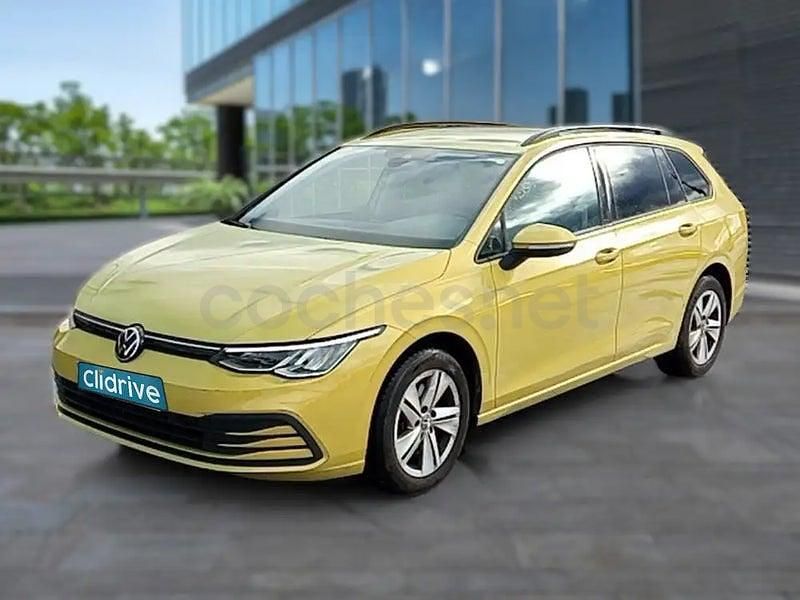 Usado VW Golf VIII Life 115 CV (84 kW) 2021 Amarillo Familiar