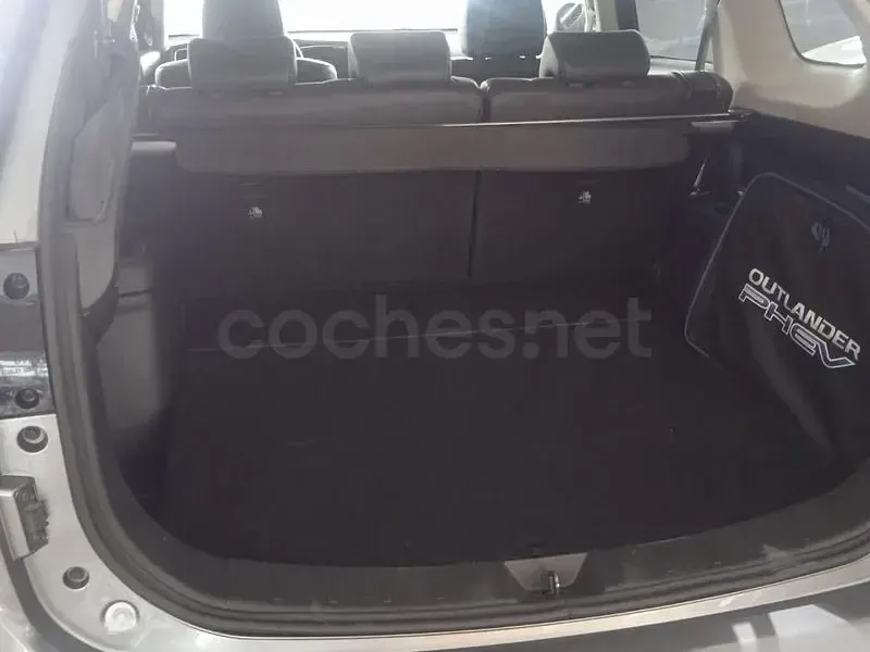 Usado Mitsubishi Outlander P-HEV 224 CV (164 kW) 2020 Gris / plata SUV