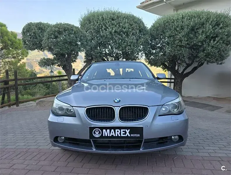 Usado BMW 530 193 CV (141 kW) 2004 Gris / plata Berlina