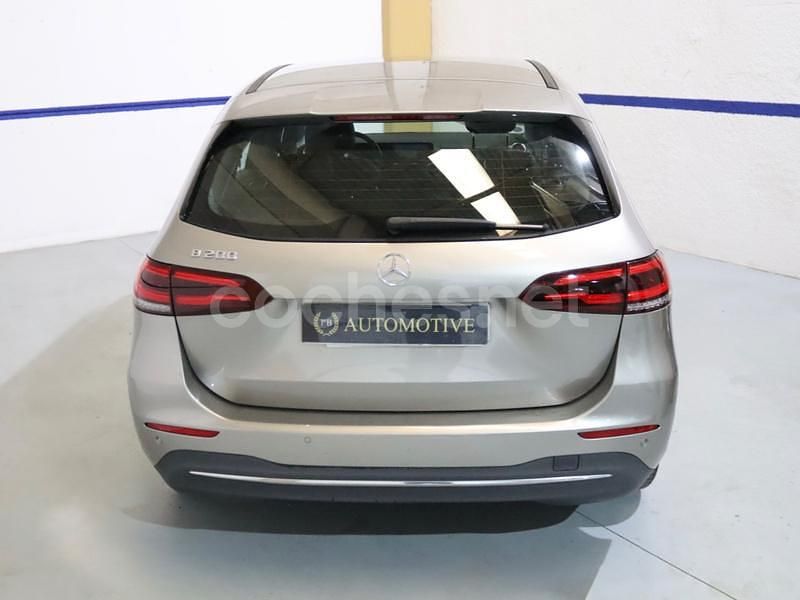 Usado Mercedes B200 163 CV (119 kW) 2020 Gris / plata Monovolumen