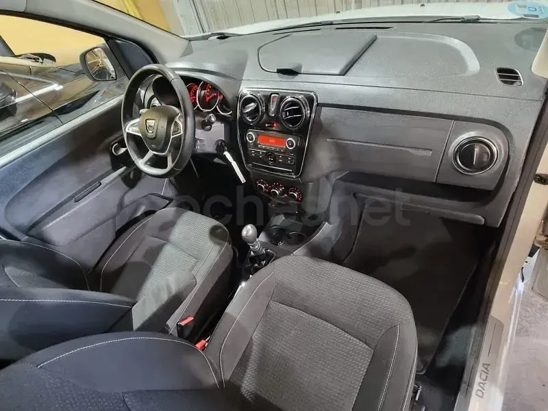 Usado Dacia Lodgy Comfort 95 CV (69 kW) 2021 Blanco Monovolumen