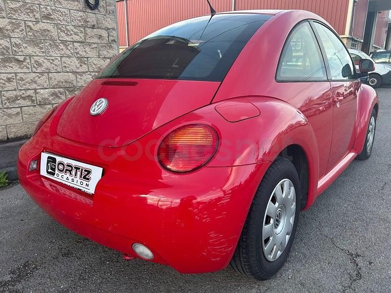 Usado VW New Beetle 90 CV (66 kW) 2000 Rojo Utilitario