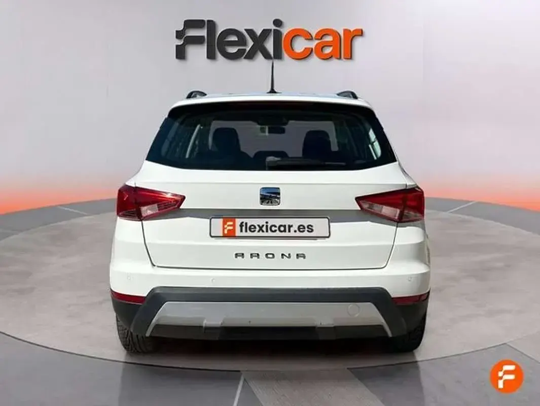 Usado Seat Arona Ecomotive 95 CV (69 kW) 2020 Blanco SUV