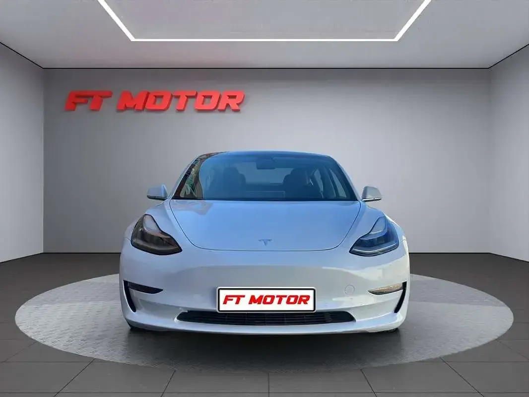 Käytetty Tesla Model 3 Standard Range 366 kW (498 HP) 2019 Valkoinen Sedan
