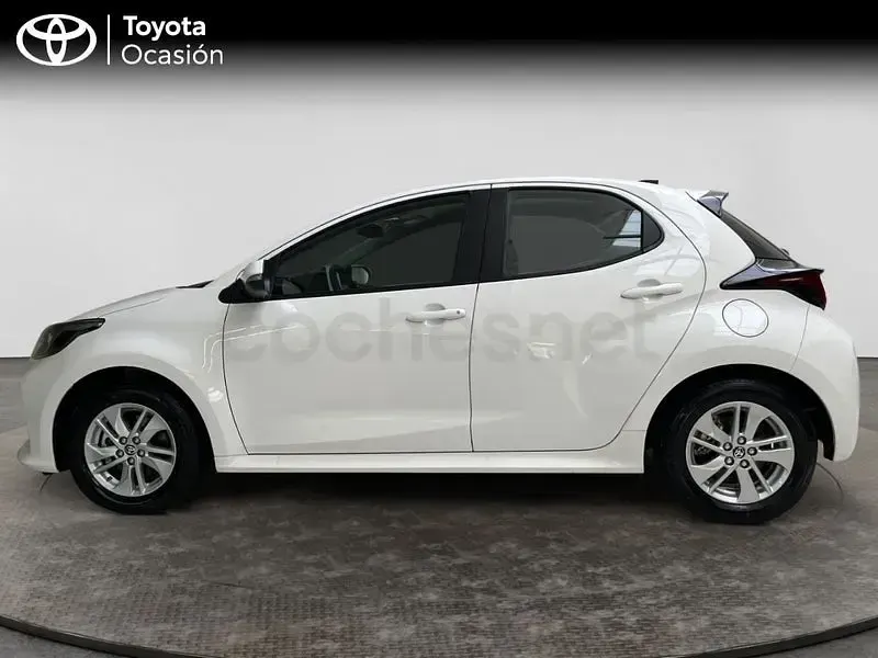 Nowe Toyota Yaris Hybrid Business Edition 116 KM (85 kW) 2025 Biały Sedan/Limuzyna
